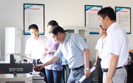 國家質(zhì)量技術(shù)監(jiān)督檢查組現(xiàn)場指導工作