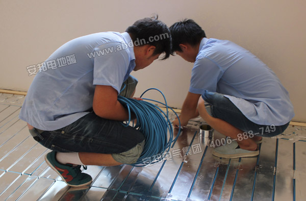 現(xiàn)場安裝發(fā)熱電纜