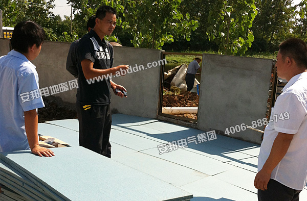 河北承德縣畜牧養(yǎng)殖發(fā)熱電纜采暖保溫安裝圖二