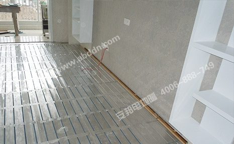 安裝完發(fā)熱電纜后的客廳