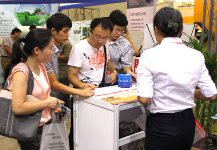 眾多意向客戶填寫(xiě)聯(lián)系方式