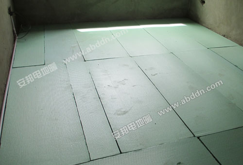 鋪設(shè)保溫層